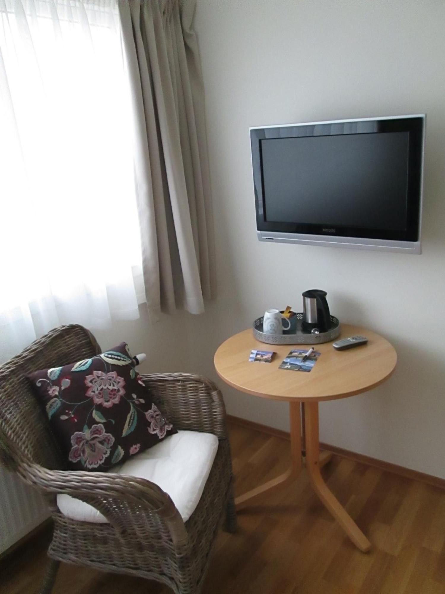 Lavik Fjord Hotel & Apartments Oda fotoğraf