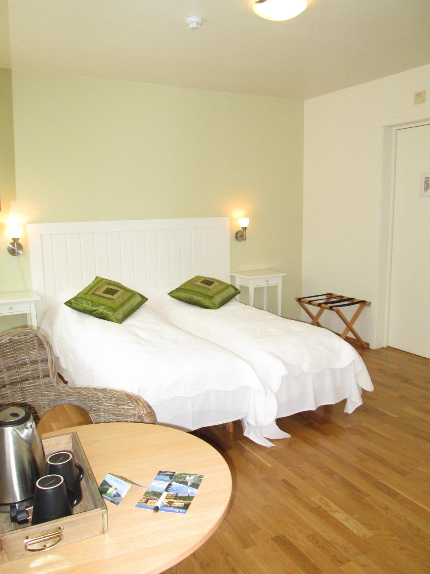 Lavik Fjord Hotel & Apartments Oda fotoğraf