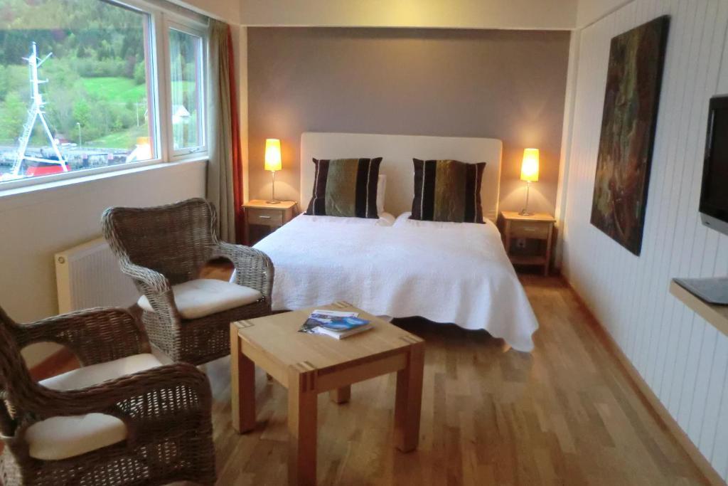 Lavik Fjord Hotel & Apartments Oda fotoğraf